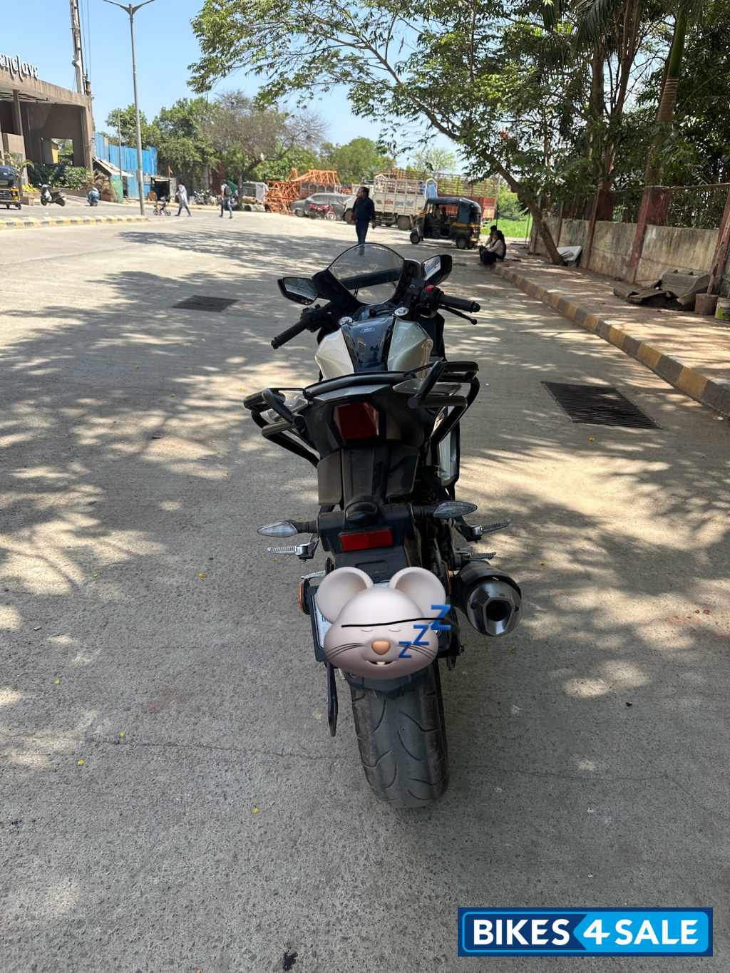 Silver & Blac Yamaha R15M