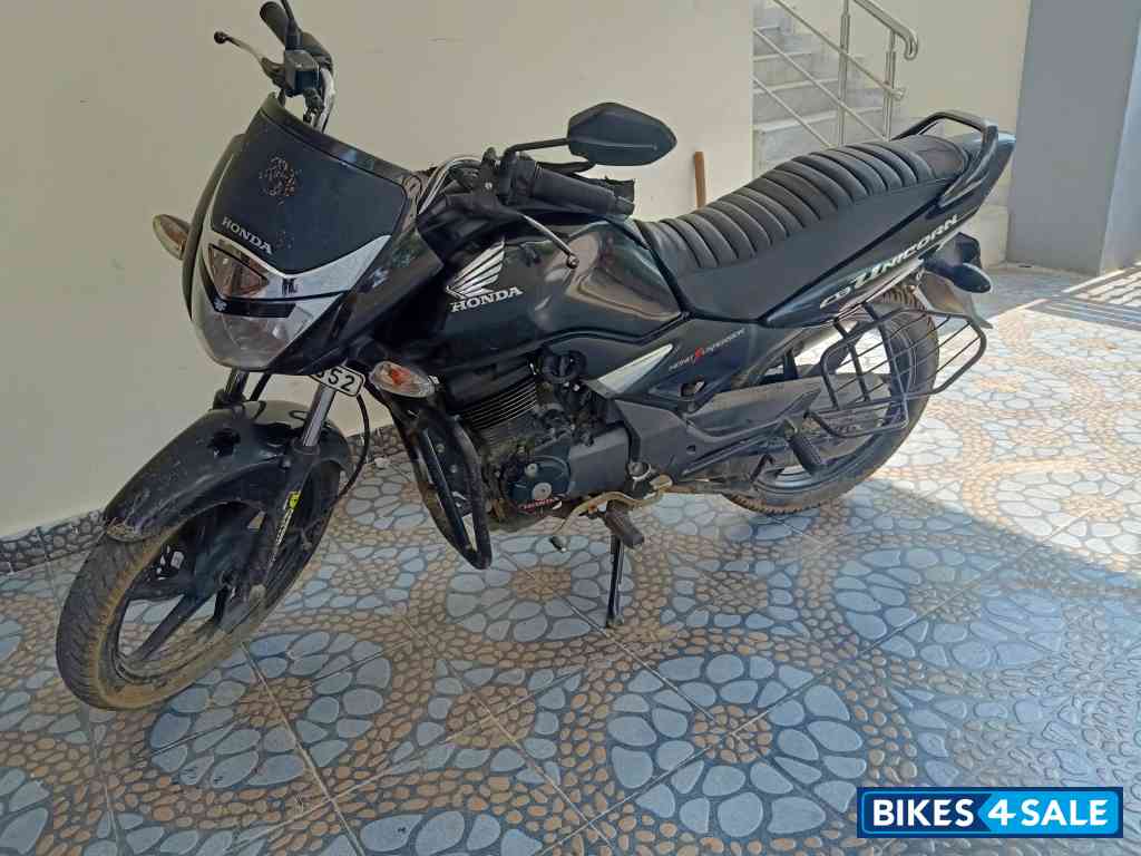 Black Honda CB Unicorn