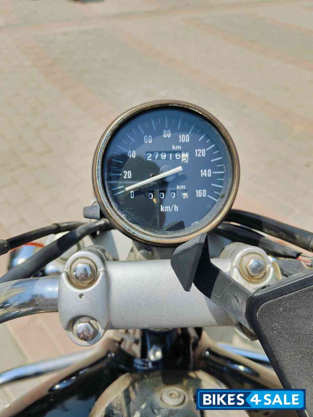 Black Bajaj Avenger 220 DTS-i Black Bajaj Avenger 220 DTS-i