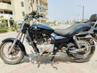 Black Bajaj Avenger 220 DTS-i