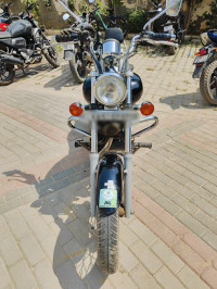 Black Bajaj Avenger 220 DTS-i