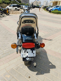 Black Bajaj Avenger 220 DTS-i