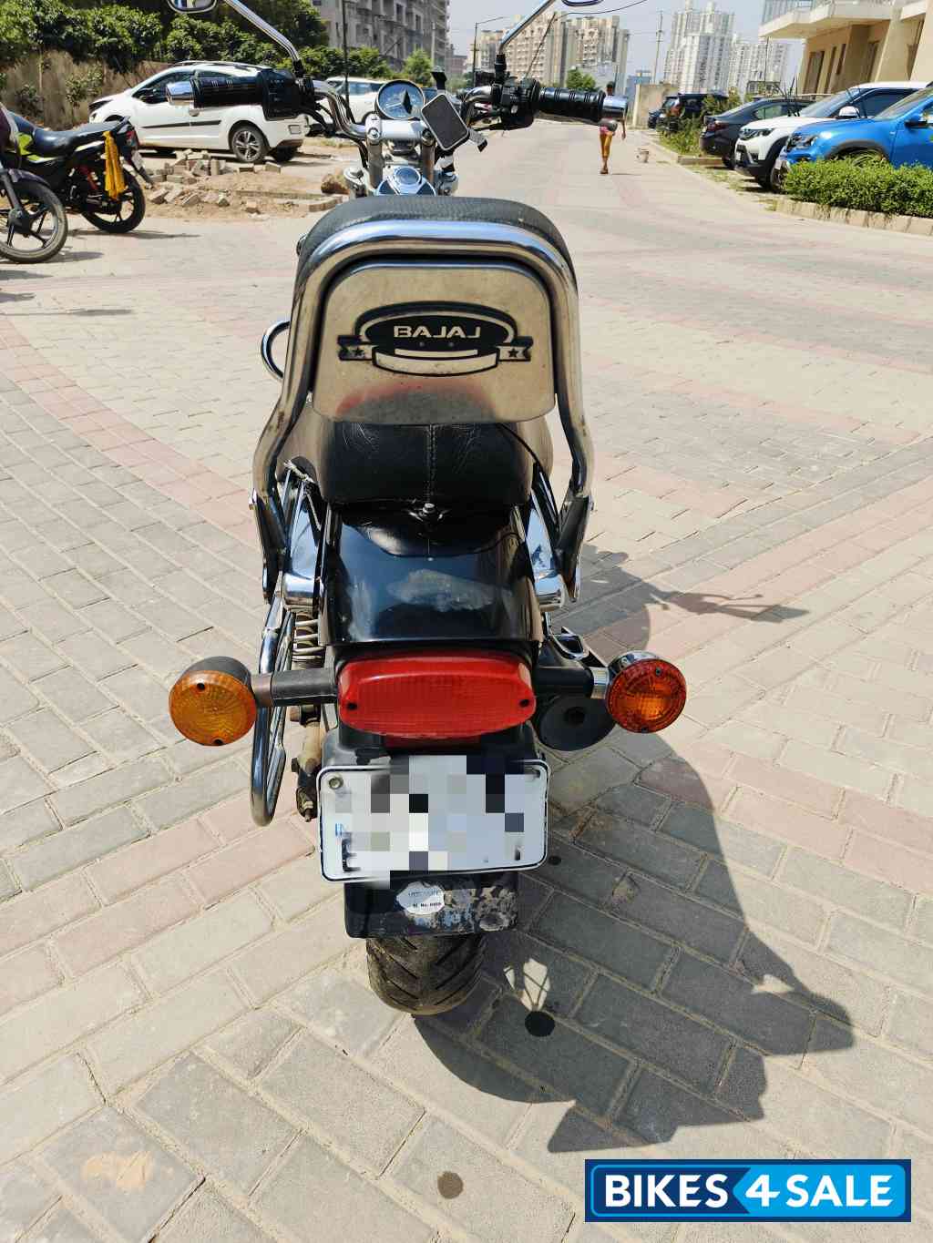 Black Bajaj Avenger 220 DTS-i Black Bajaj Avenger 220 DTS-i