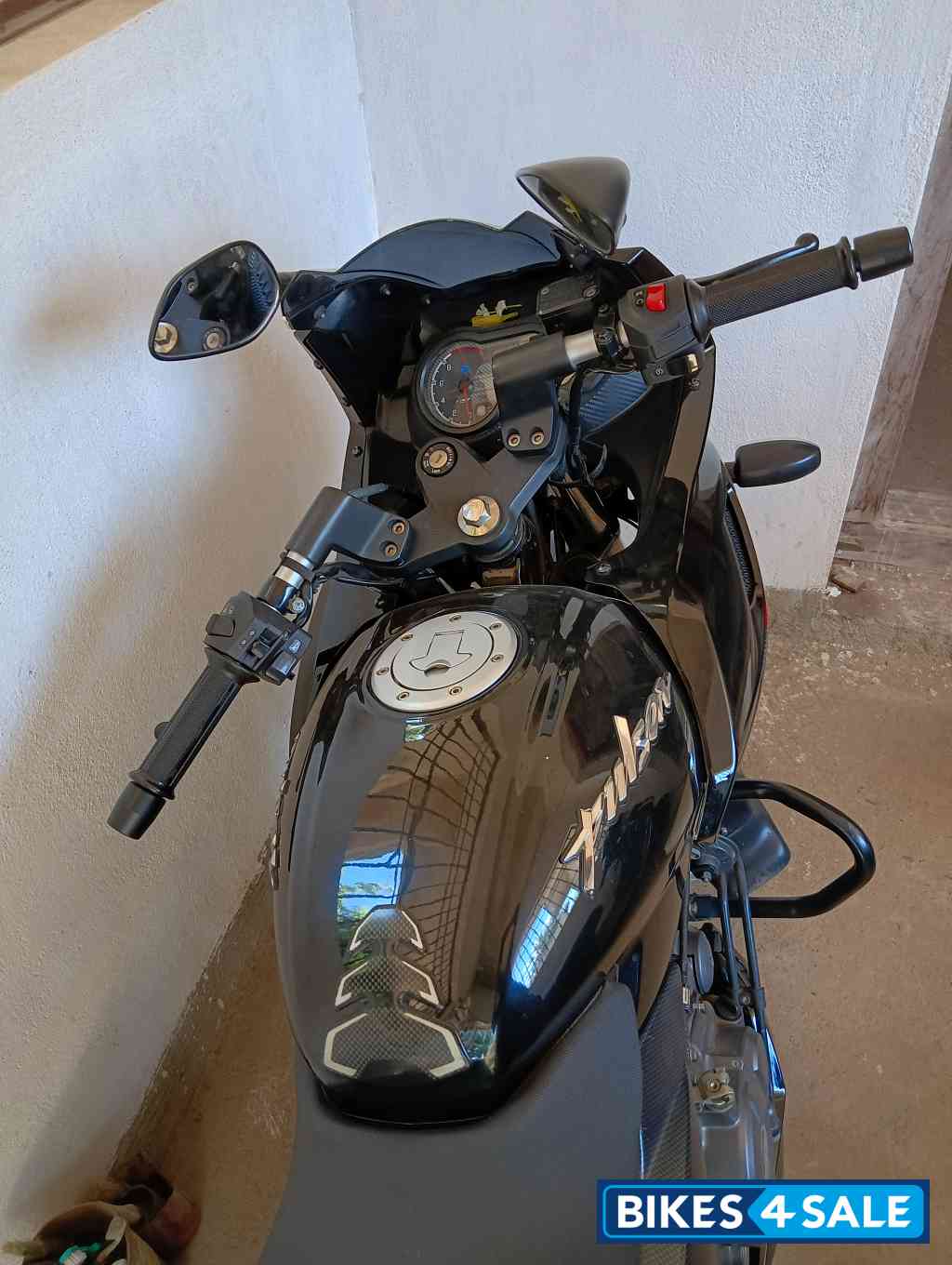 Black Bajaj Pulsar 220F BS6