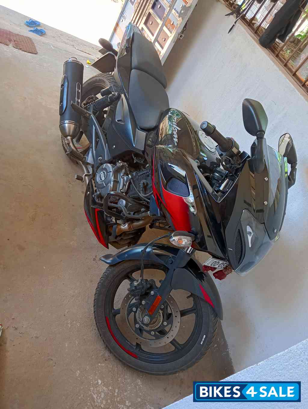 Black Bajaj Pulsar 220F BS6