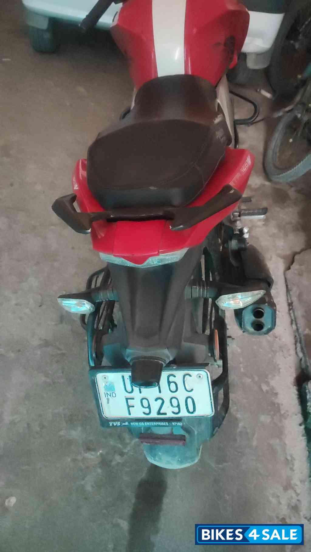 Red TVS Apache RTR 160 4V