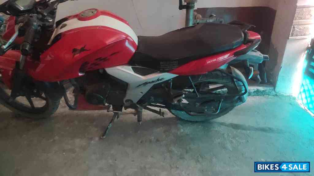 Red TVS Apache RTR 160 4V