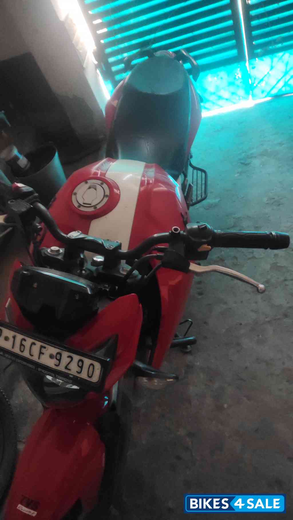 Red TVS Apache RTR 160 4V