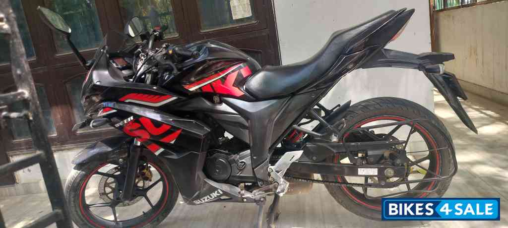 Black And Red Suzuki Gixxer SF