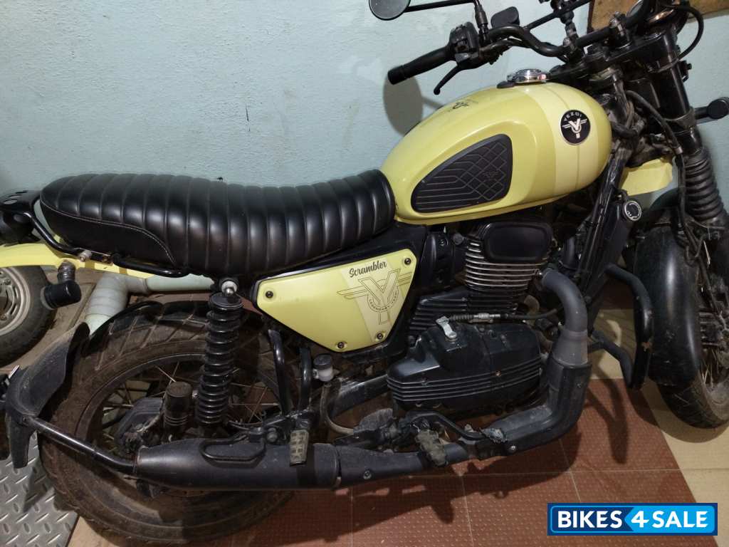 Yezdi Scrambler Single Tone