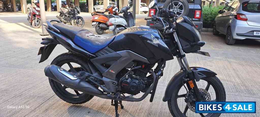 Black Honda CB Unicorn 160