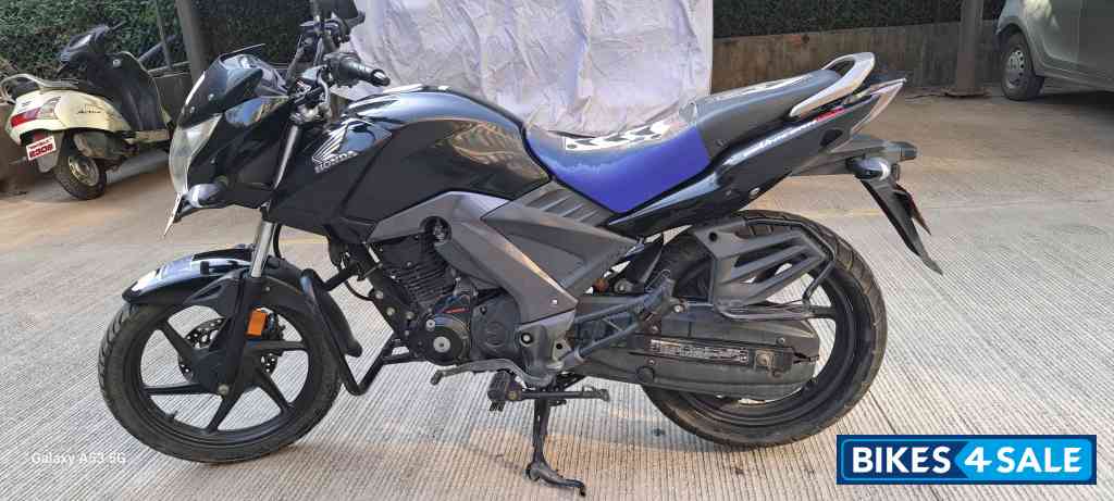 Black Honda CB Unicorn 160