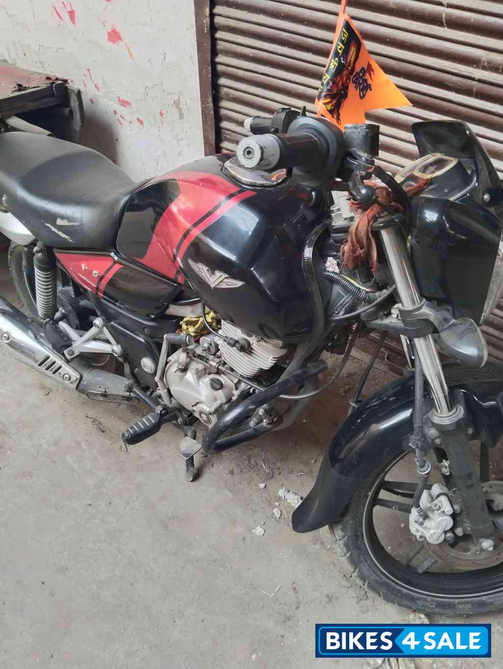 Bajaj V15