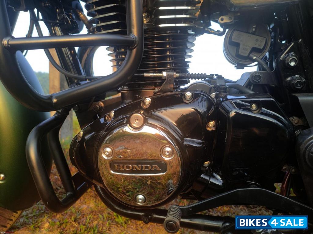 Black Honda CB350 DLX