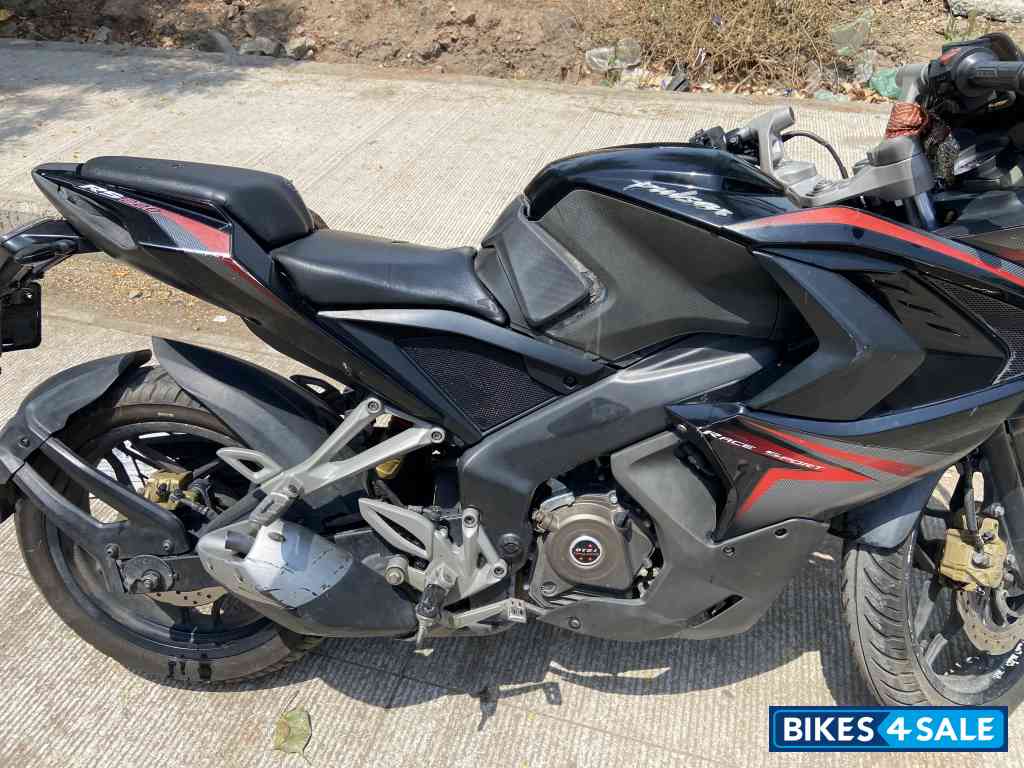 Bajaj Pulsar RS 200