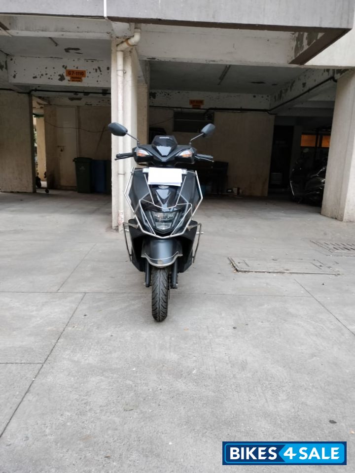 Black Suzuki Avenis 125 Ride Connect Edition