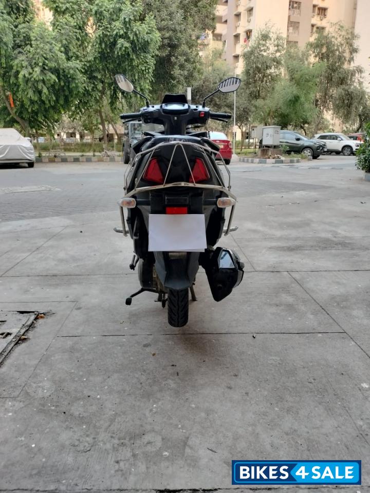 Black Suzuki Avenis 125 Ride Connect Edition