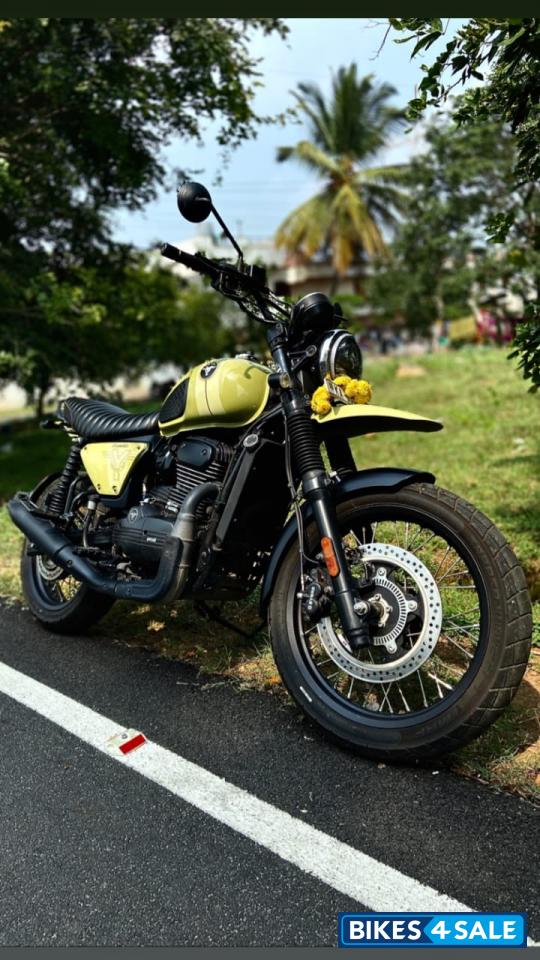 Yezdi Scrambler Single Tone