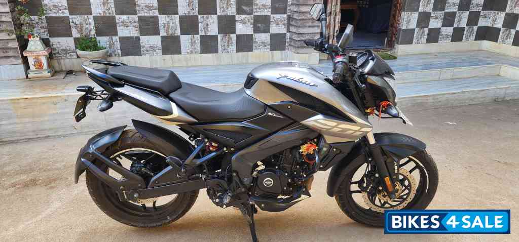 Gray Bajaj Pulsar NS 200 BS6