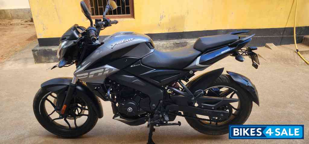 Gray Bajaj Pulsar NS 200 BS6