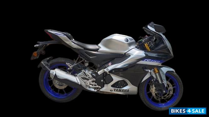 Yamaha R15M
