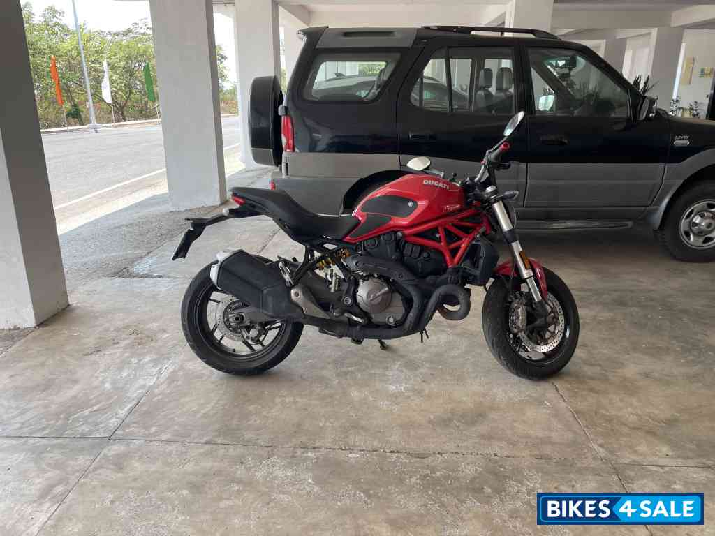 Ducati Monster 821