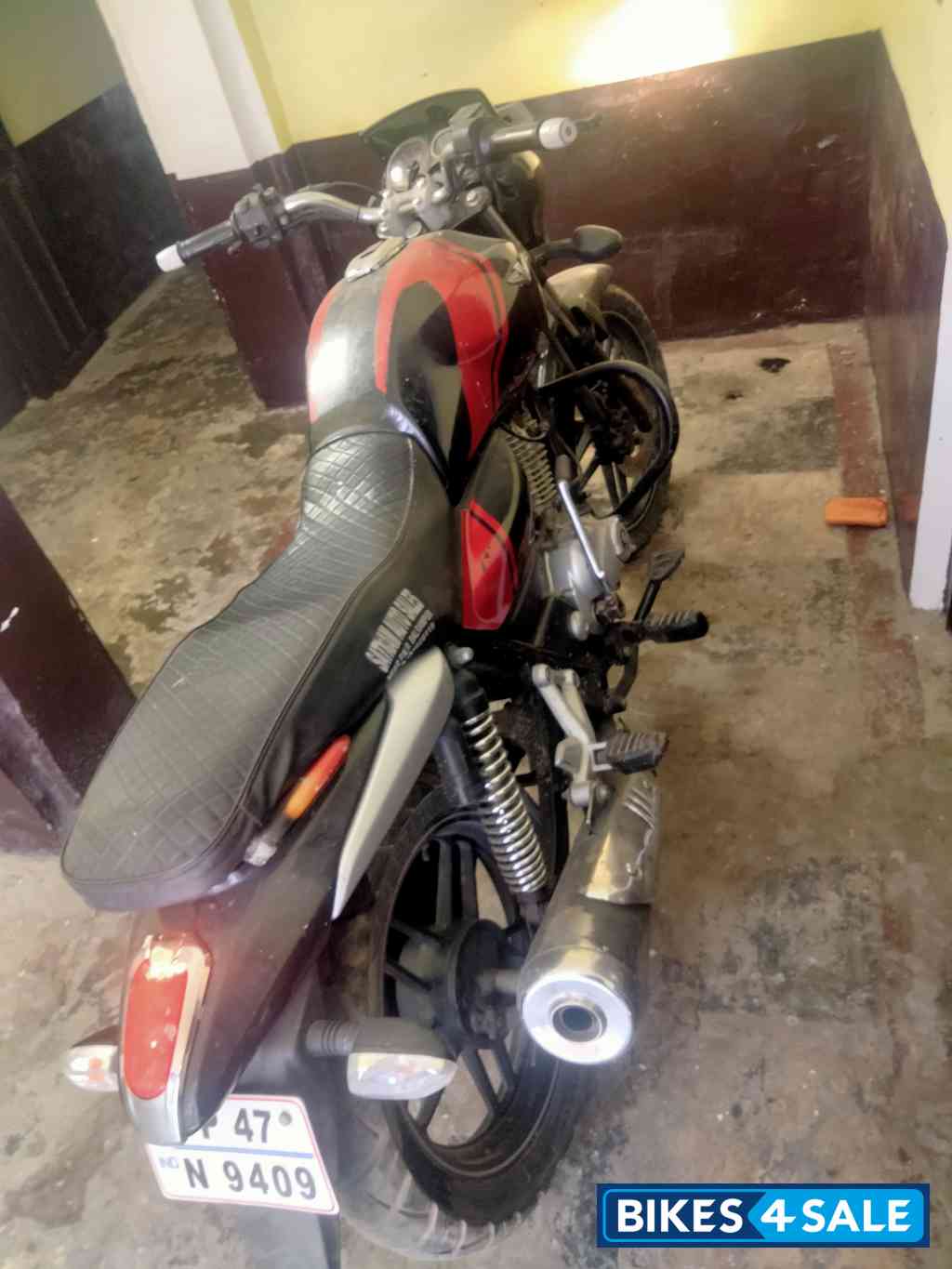 Bajaj V15