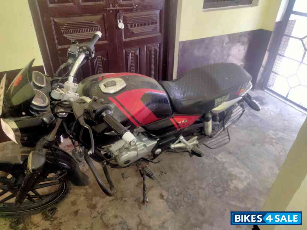 Bajaj V15