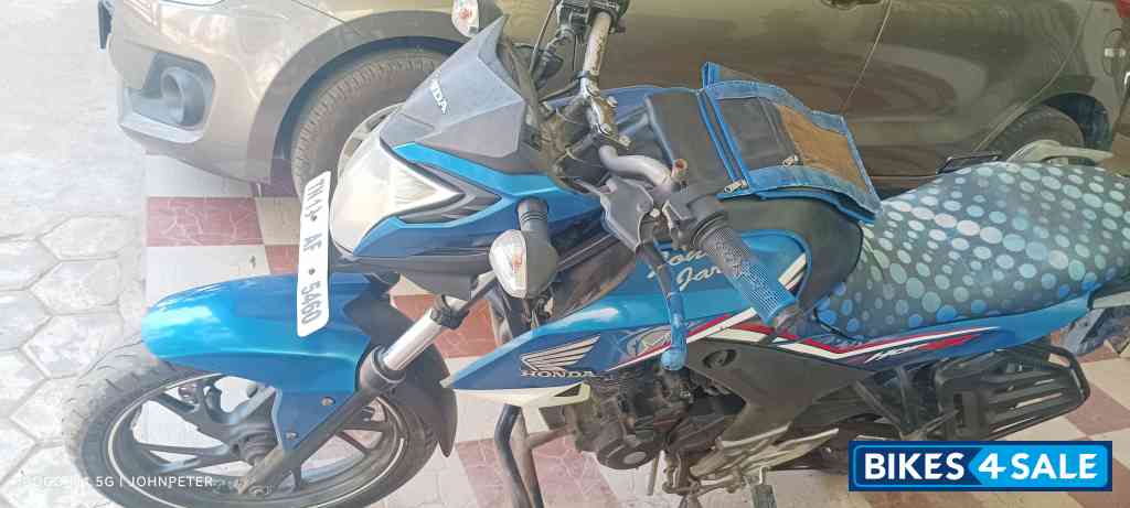 Blue Honda CB Hornet 160R