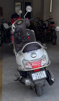 White Suzuki Access 125 Ride Connect Edition