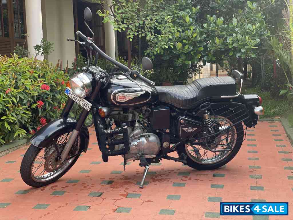 Black Royal Enfield Bullet Standard 500