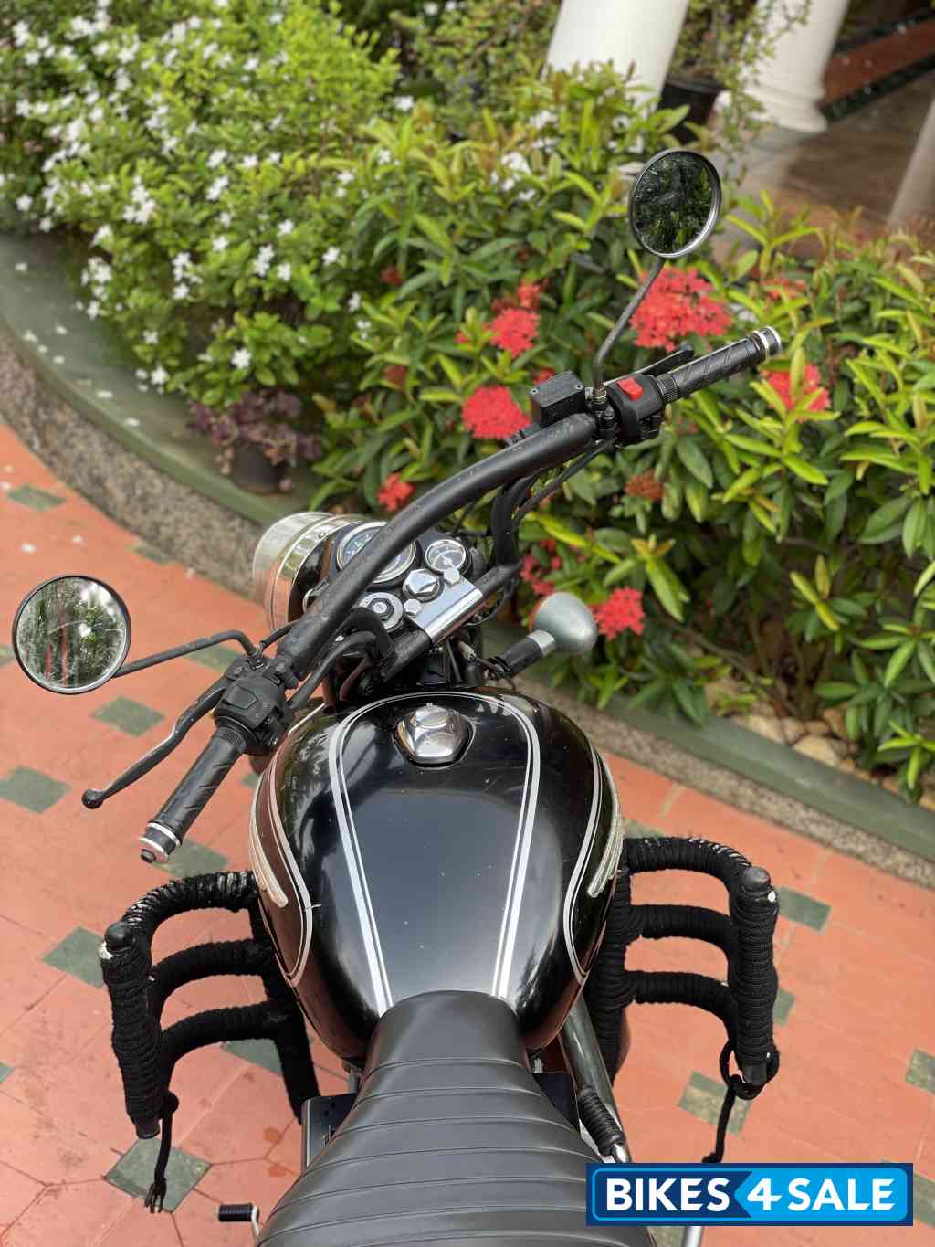 Black Royal Enfield Bullet Standard 500