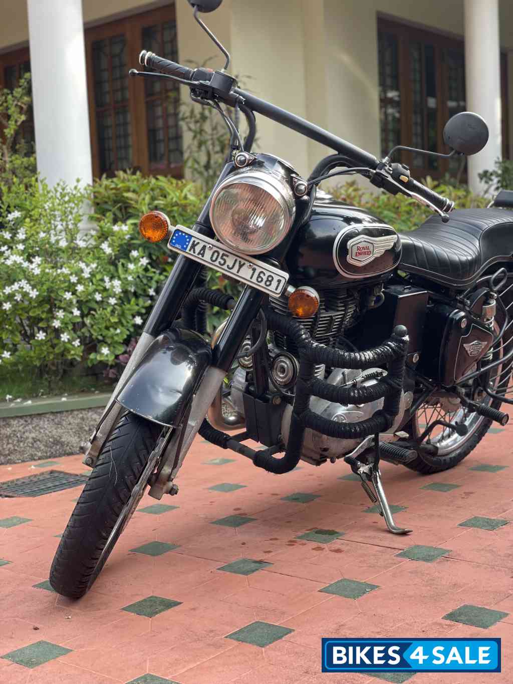 Black Royal Enfield Bullet Standard 500