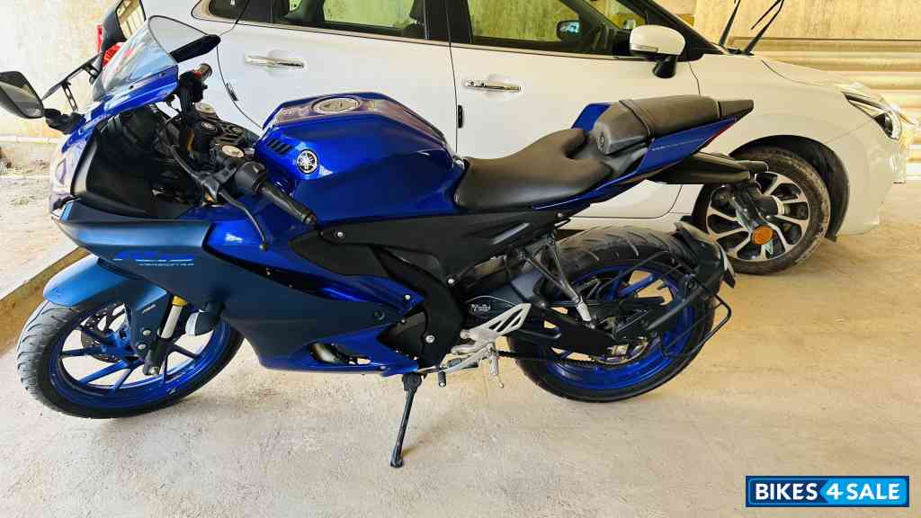 Yamaha R15 V4