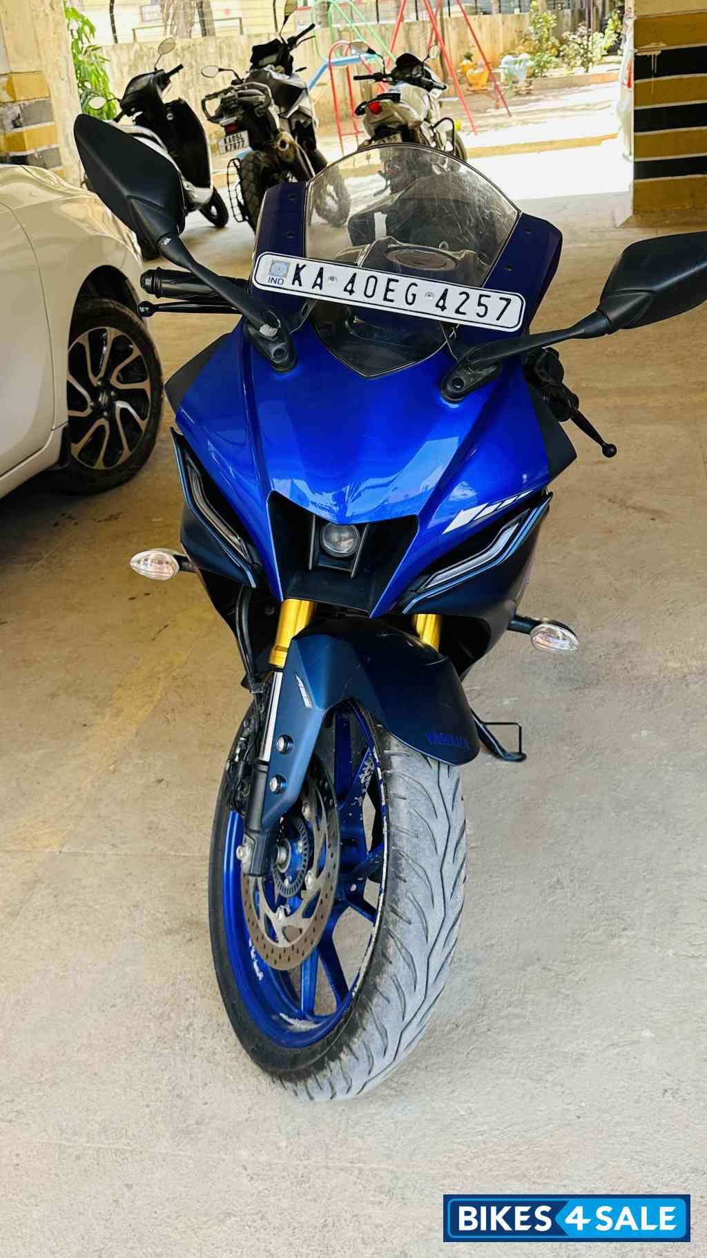 Yamaha R15 V4