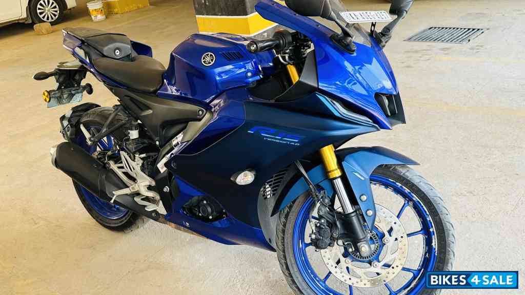 Yamaha R15 V4