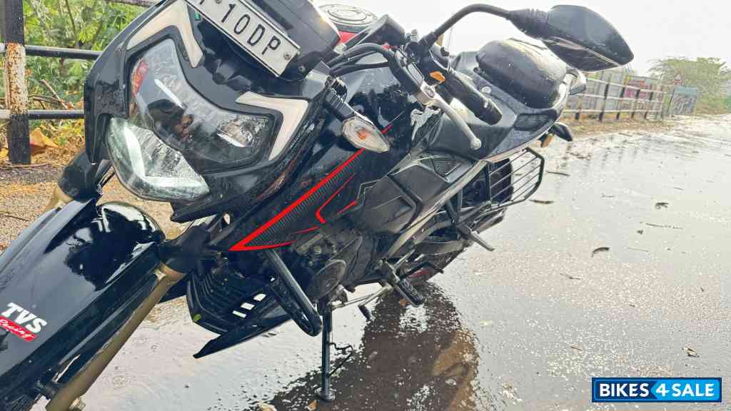 Black And Red TVS Apache RTR 200 4V 2020