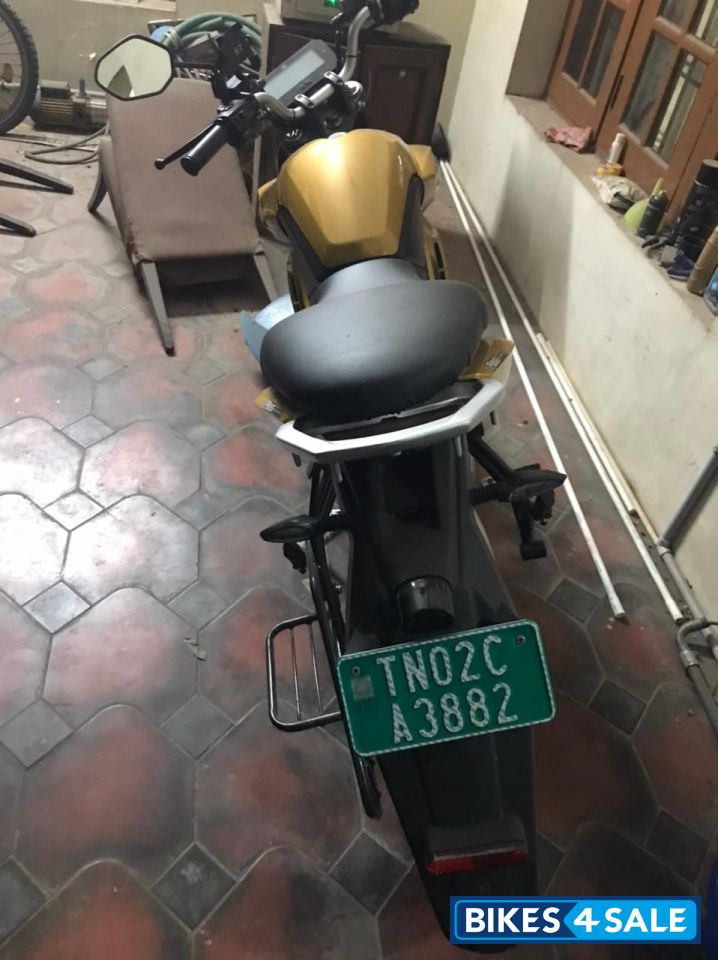 Revolt RV400 Lighting Yellow