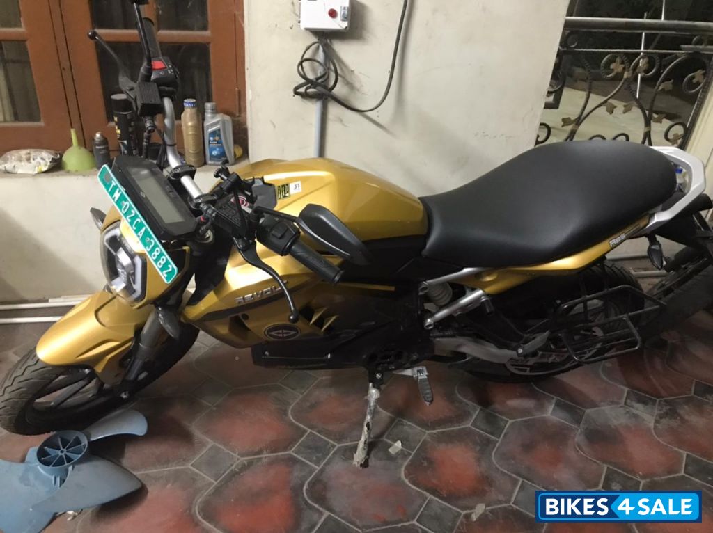 Revolt RV400 Lighting Yellow