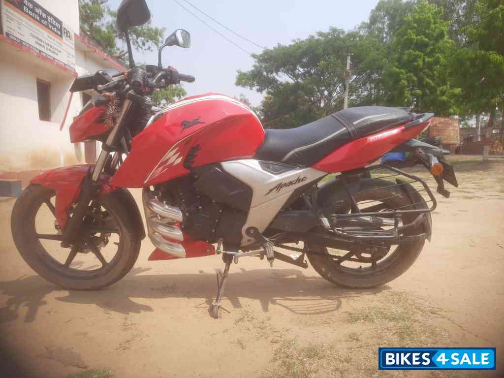 Red TVS Apache RTR 160 4V BS6