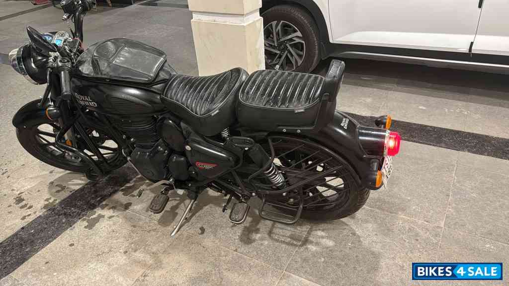 Black Royal Enfield Classic 350 Dual Channel BS6