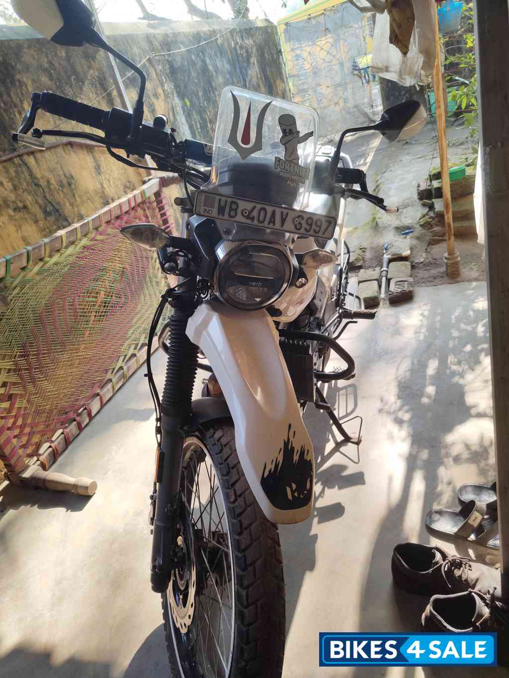 White Blue Hero Xpulse 200 4V