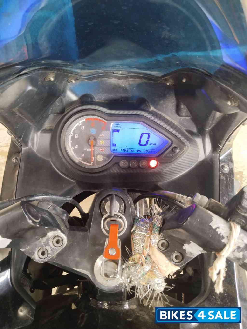 Bajaj Pulsar 220F