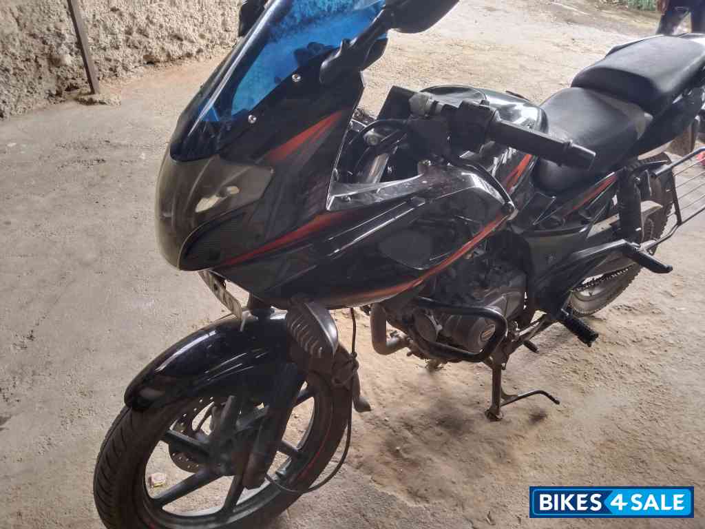 Bajaj Pulsar 220F