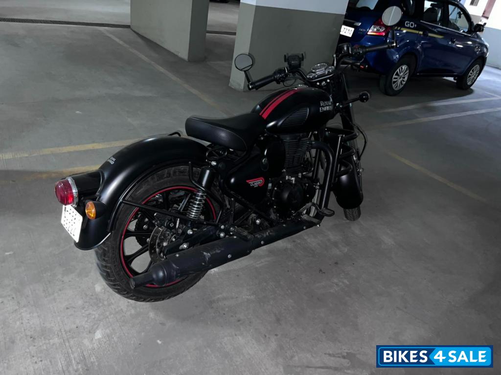Black Royal Enfield Classic 350
