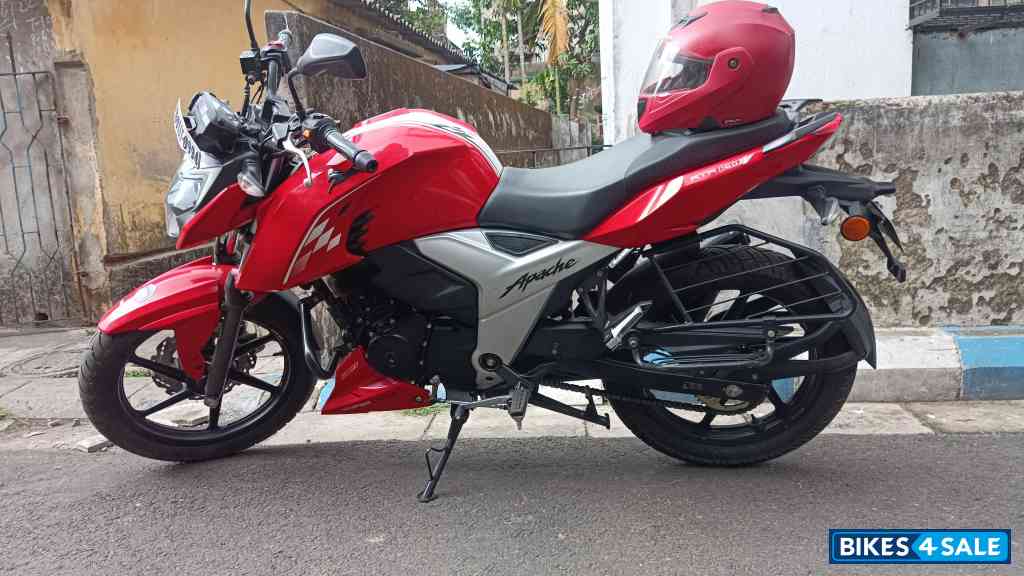 TVS Apache RTR 160 4V BS6