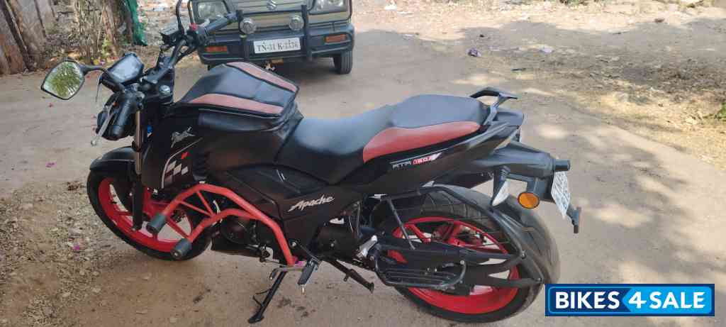 Matte Black TVS RTR 160 4V
