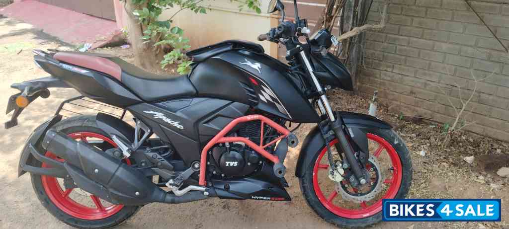 Matte Black TVS RTR 160 4V