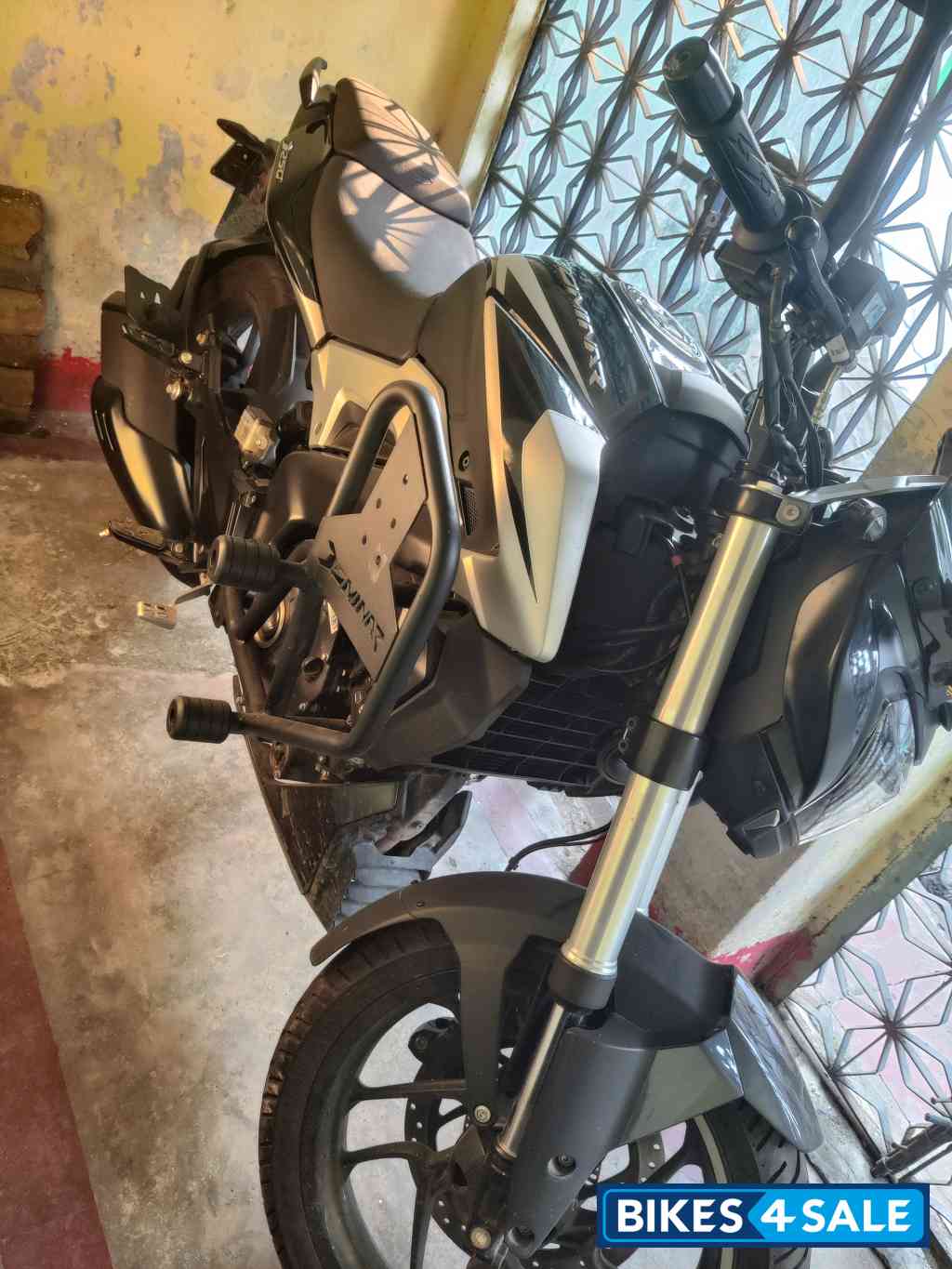Bajaj Dominar 250
