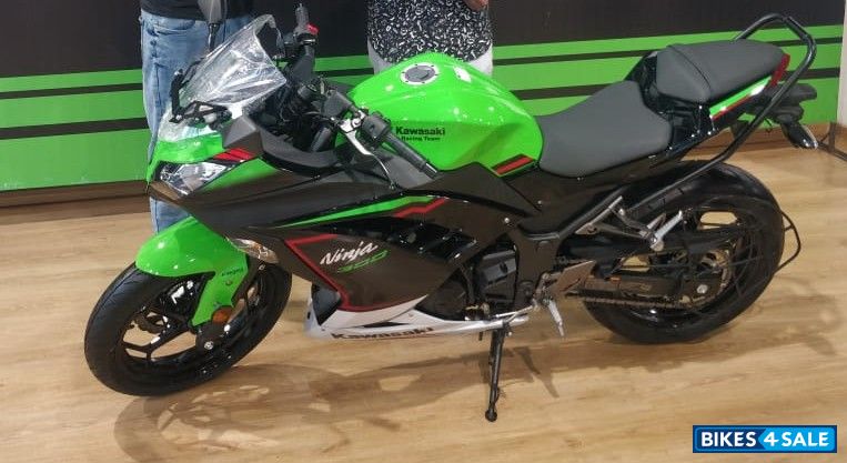 Green Kawasaki Ninja 300 BS6 2022